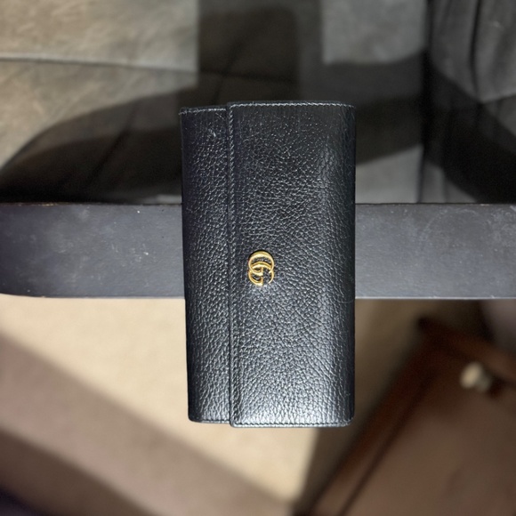 Gucci grained leather wallet . Comes with dust bag. - Picture 7 of 8